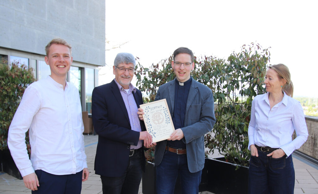 Zertifikatsübergabe (Bronze) an das Katholisch-Soziales Institut (KSI)
in Siegburg bei Köln am 29.04.2024